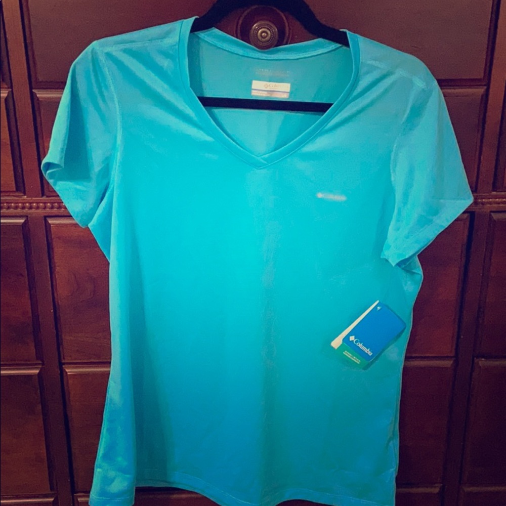 NWT Columbia V neck Omni Wick Shirt. L